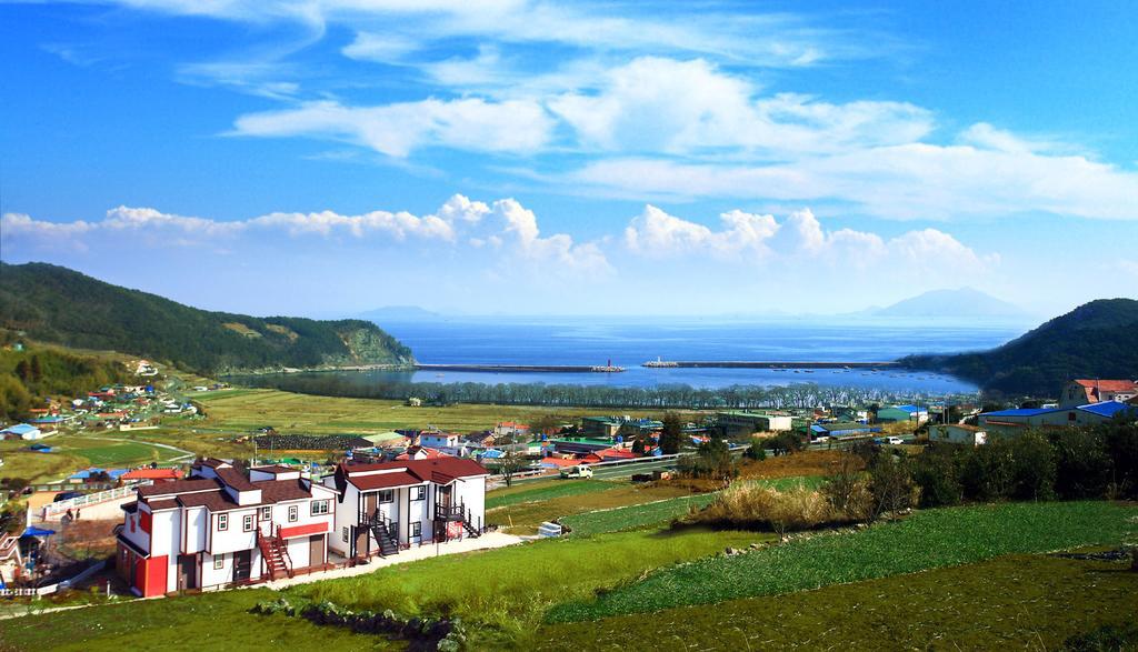 Bluesean Pension Namhae Exterior photo