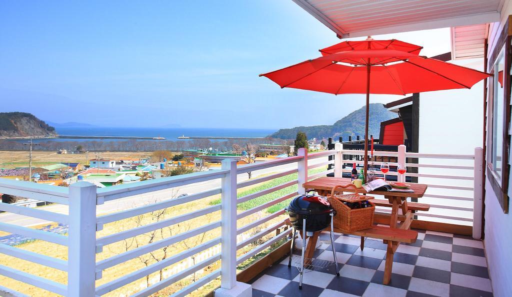 Bluesean Pension Namhae Exterior photo