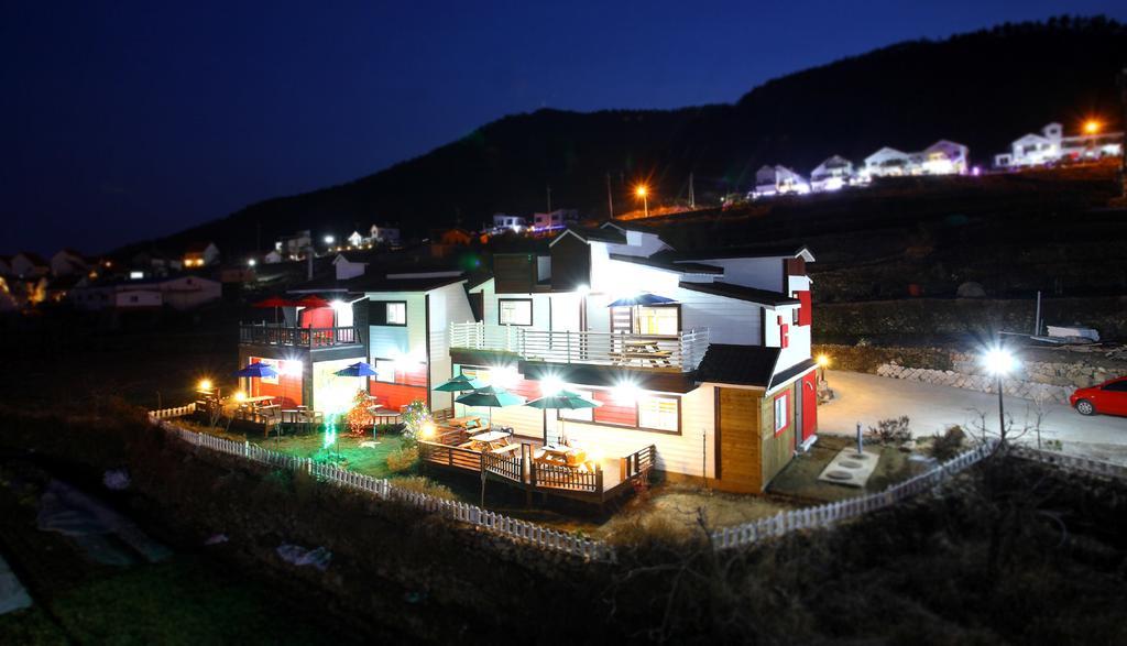 Bluesean Pension Namhae Exterior photo
